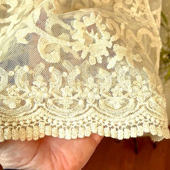 CAPRI M beautiful lace tunic length top/cover-up. Cotton blend.Long sleeve. EUC - Picture 5 of 6